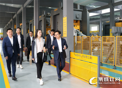 红星美凯龙丁喜梅总经理一行莅临雅士林集成灶,共同为厨房健康事业发力!
